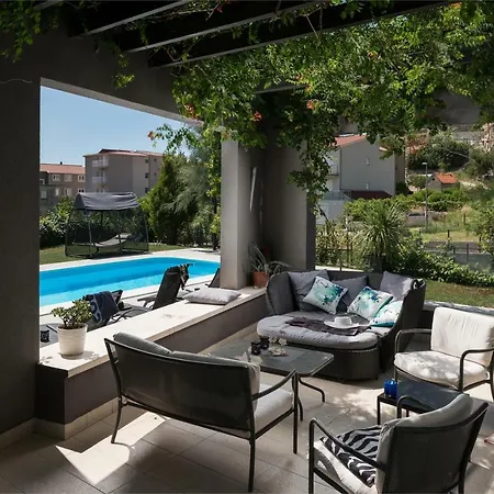 Mod With Heated Pool * Podstrana