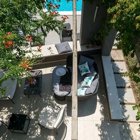 Mod With Heated Pool Willa