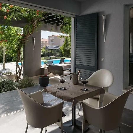 Mod With Heated Pool *